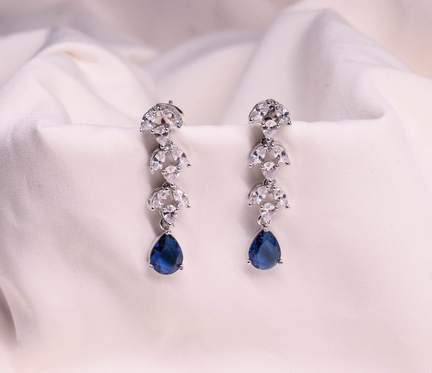 Glamorous Royal Blue Teardrop Pendant AD Necklace Set